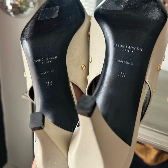 Saint Laurent Paris // Saint Laurent Carole 60 studded leather slingback pumps. - Picture 4 of 11
